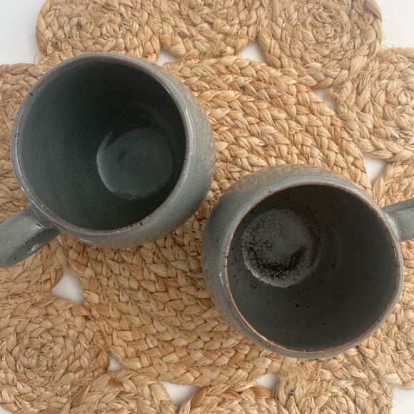 Garnet Hill Coffee Tea Mug Made of Stoneware Pottery Holds 16+ Ounces (Two Mugs) - Picture 2 of 10